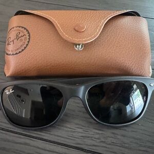 Ray-Ban Black Wayfarer Sunglasses with Brown Case